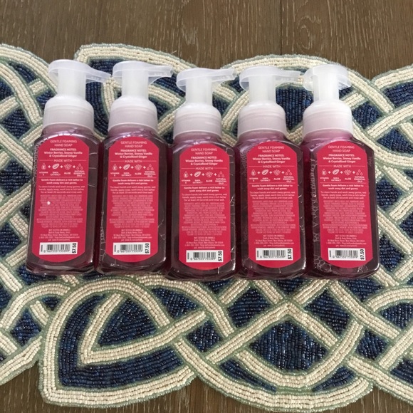 5 Bath & Body Works Sleigh All Day Merry Berry Kiss Foaming Hand Soap 8.75 fl.oz - Picture 2 of 2